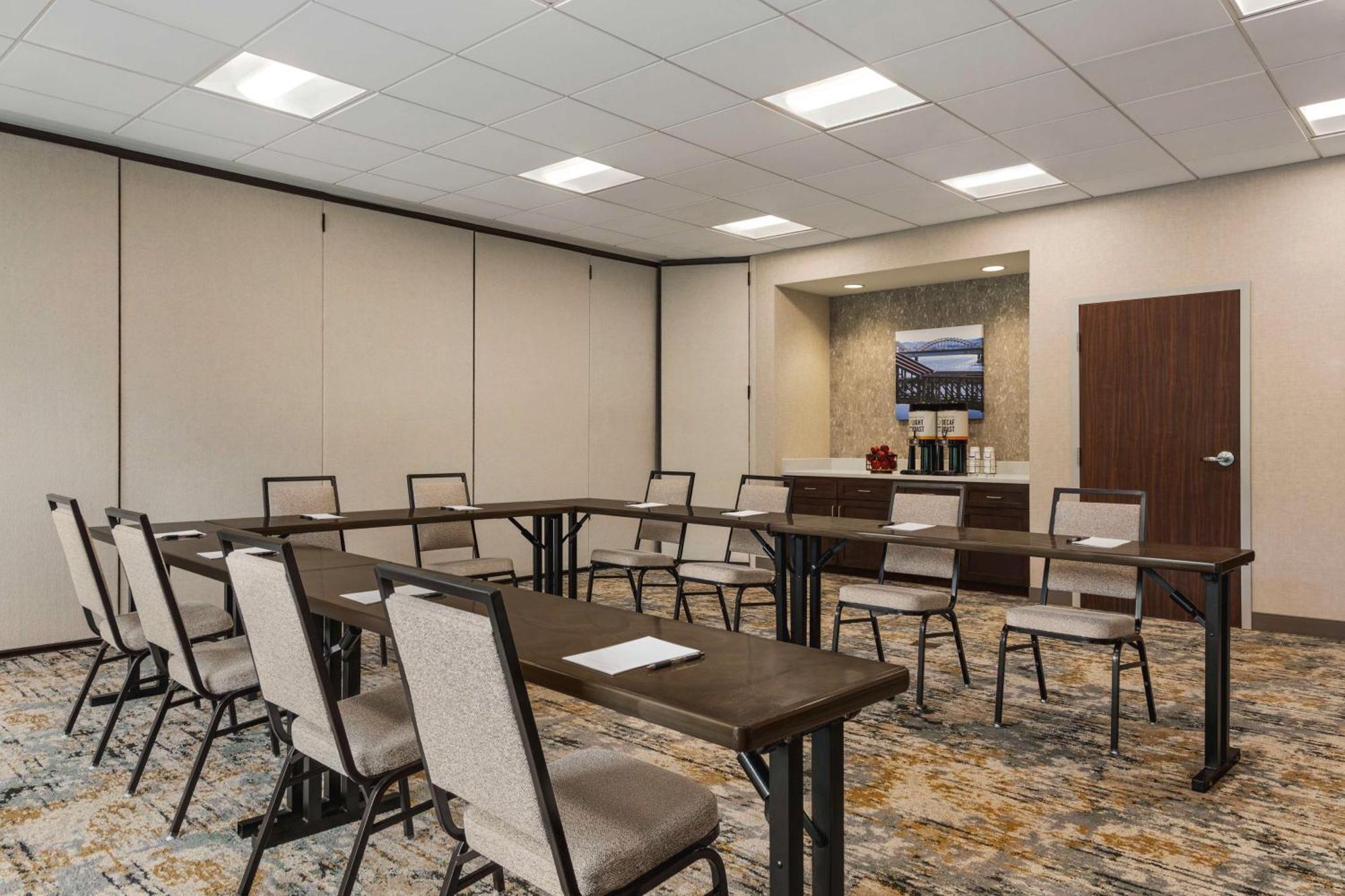 Hampton & Pittsburgh Waterfront 3* West Homestead