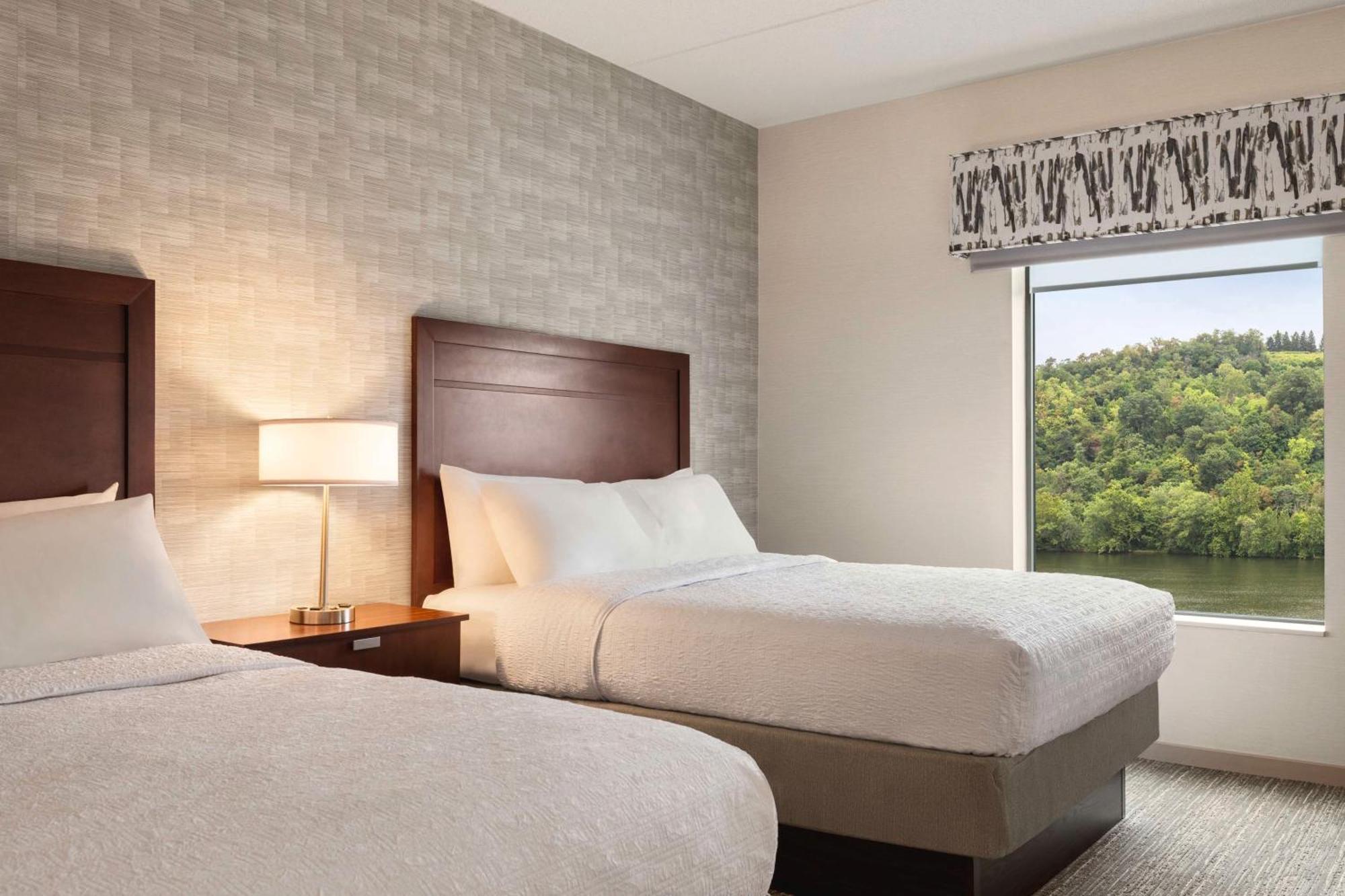 Hotel Hampton & Pittsburgh Waterfront 3*
